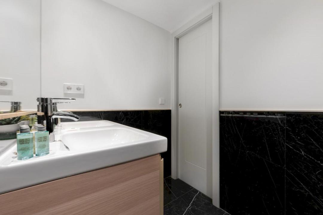 2 Bedrooms 1 Bathroom Furnished - Justicia - Executive Style - Mintystay Мадрид Екстер'єр фото