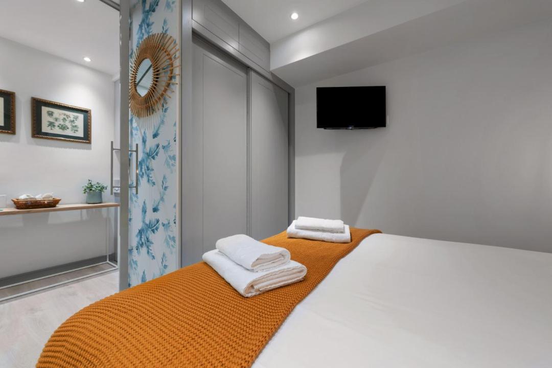 2 Bedrooms 1 Bathroom Furnished - Justicia - Executive Style - Mintystay Мадрид Екстер'єр фото