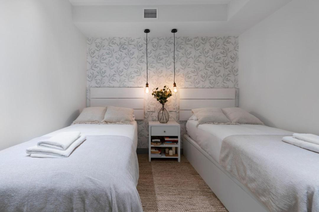2 Bedrooms 1 Bathroom Furnished - Justicia - Executive Style - Mintystay Мадрид Екстер'єр фото